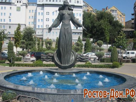 Памятник Роствочанке (с фонтаном)